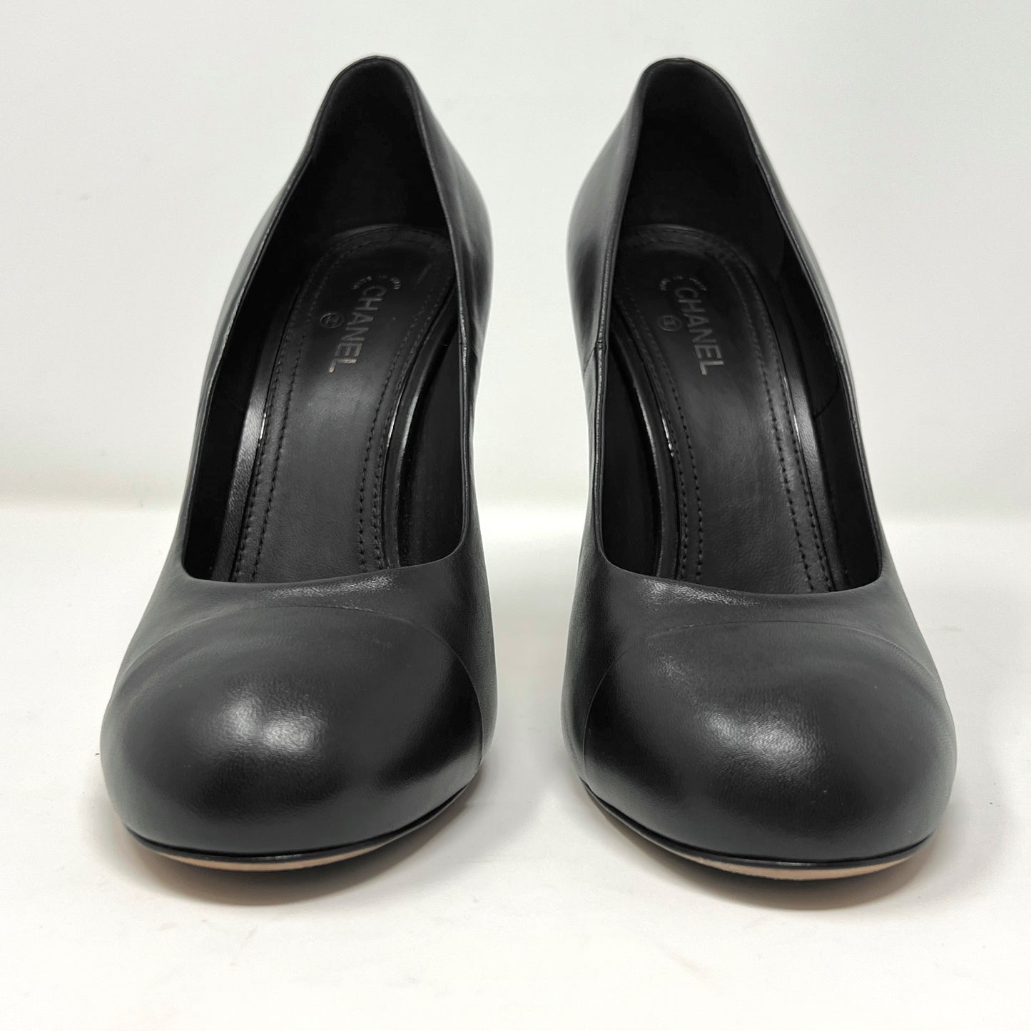 Chanel Black Leather Round Toe Metal Pearl CC Interlocking Logo Heels Pumps Size EU 39.5