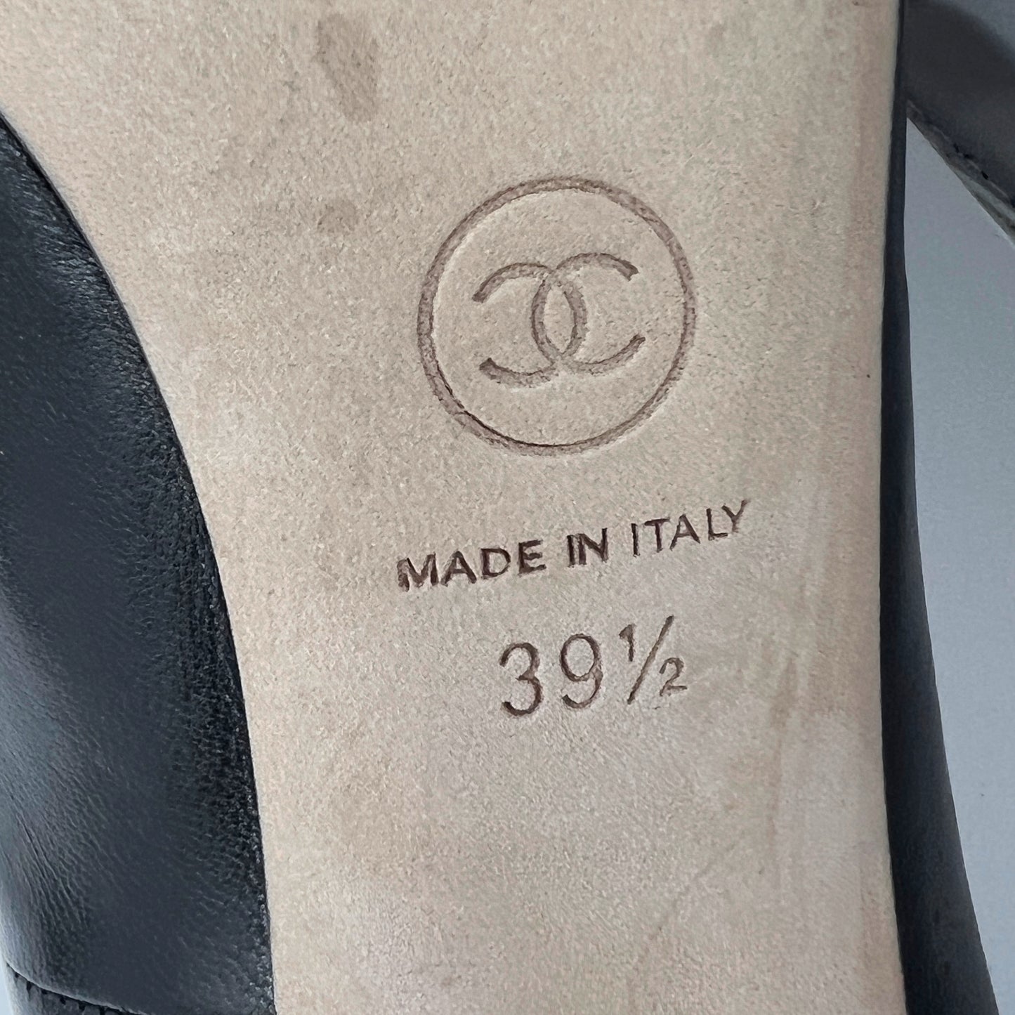 Chanel Black Leather Round Toe Metal Pearl CC Interlocking Logo Heels Pumps Size EU 39.5